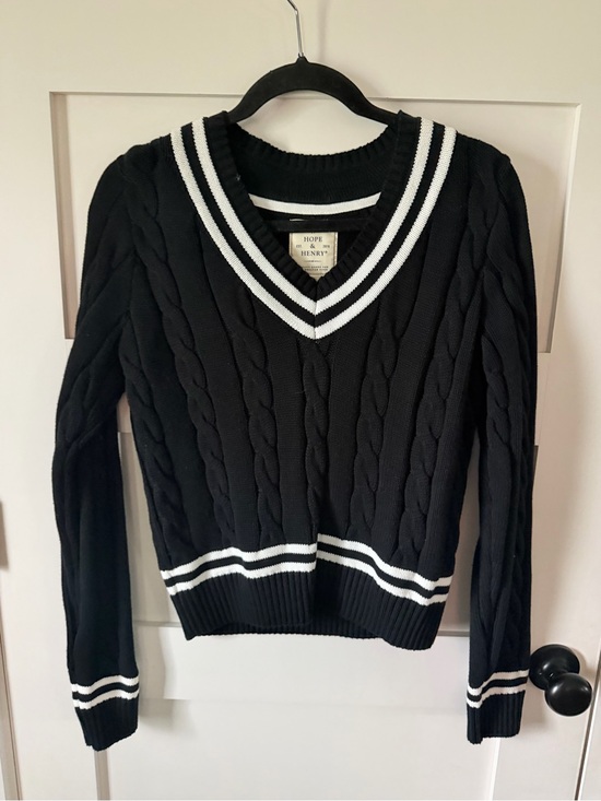 Hope & Henry Sweaters - Hope & Henry Black Cable-Knit V-Neck Sweater with White Trim